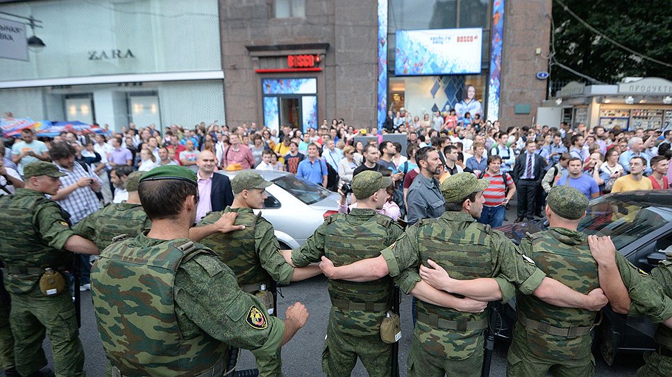 На Тверскую улицу подтянули военнослужащих для оцепления 