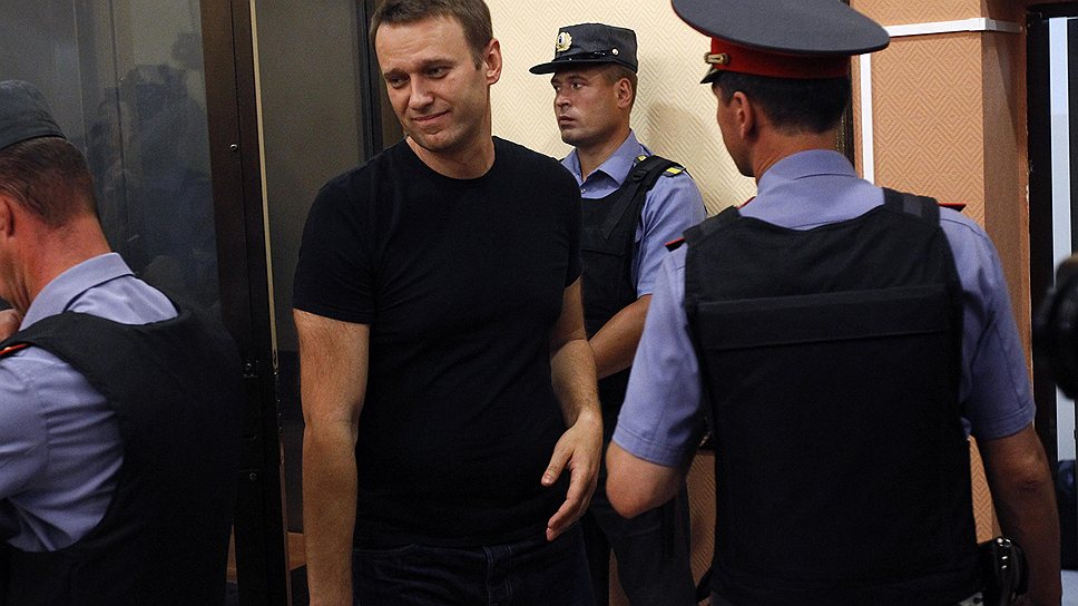 Алексей Навальный перед заседанием суда 