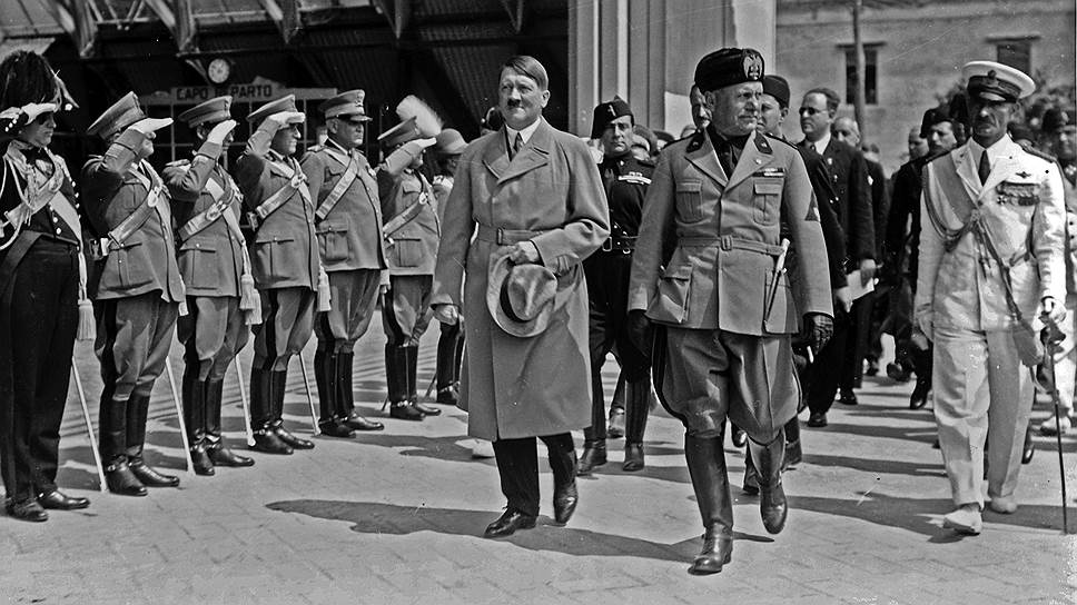 В августе 1939 года между Германией и Италией возникли новые разногласия. На предложение Гитлера присоединиться к военной кампании по захвату Польши Муссолини неожиданно выдвинул ряд условий: за вступление в войну итальянцы просили 6 млн тонн угля, 2 млн тонн стали, 7 млн тонн нефти, 150 тыс. тонн меди, 18 тыс. тонн толуола, 150 крупнокалиберных зенитных батарей, несколько тысяч самолетов и другие виды вооружения и сырья. Это разозлило Гитлера, и он всерьез обсуждал с министром иностранных дел Риббентропом возможность разрыва с Италией. В результате это позволило на год отсрочить вступление Италии в войну 