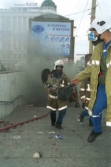 2000 год. В переходе на Пушкинской площади в Москве сработало самодельное взрывное устройство, в результате чего погибли 13 человек и еще 118 получили ранения 