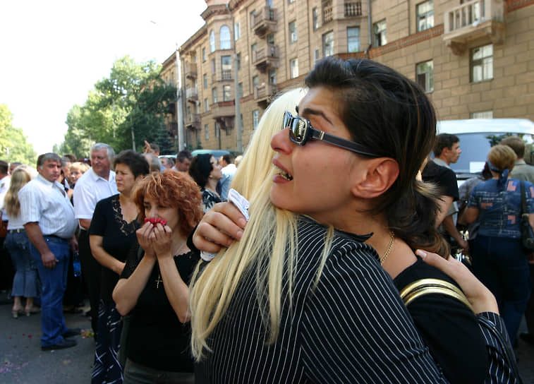 24 августа 2004 года — взрывы самолетов Ту-154 и Ту-134 в воздухе над Тульской и Ростовской областями, осуществленные террористками-смертницами. Погибли 90 человек. Сразу после терактов ответственность за них взяла террористическая организация «Бригады Исламбули», а чеченский террорист Шамиль Басаев заявил, что теракты подготовил он 