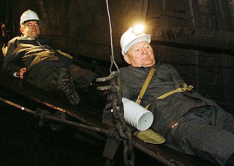 После окончания университета Леонид Кучма работал в ракетно-космической отрасли в конструкторском бюро «Южное» (г. Днепропетровск). В 28 лет стал техническим руководителем испытаний на космодроме Байконур 