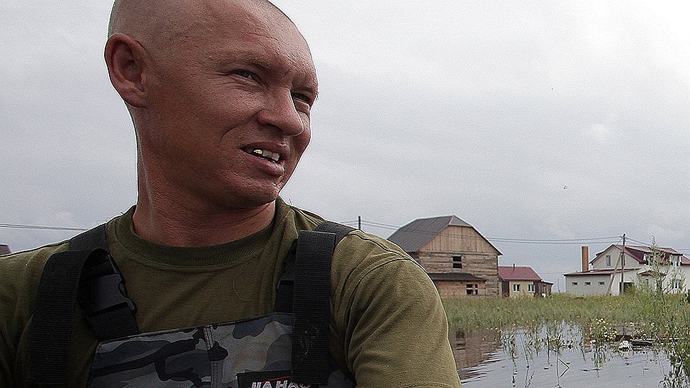 Под угрозой затопления по-прежнему находится несколько сотен домов. По прогнозам МЧС, есть вероятность, что вода в Амуре в районе города поднимется в общей сложности на 600-650 см 