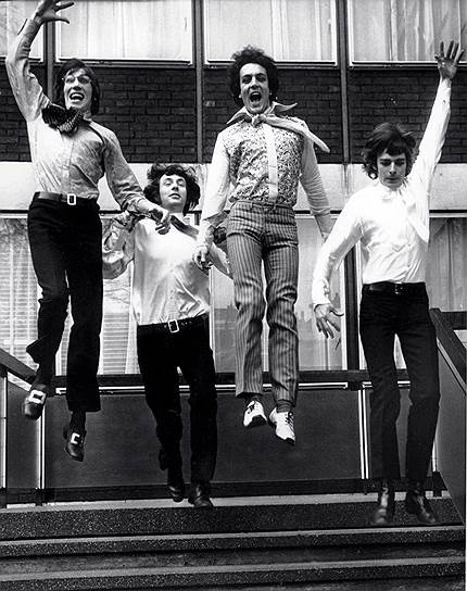 1967 год. Группа Pink Floyd впервые попала в английский хит-парад лучших альбомов со своей дебютной пластинкой «The Piper at the Gates of Dawn» 