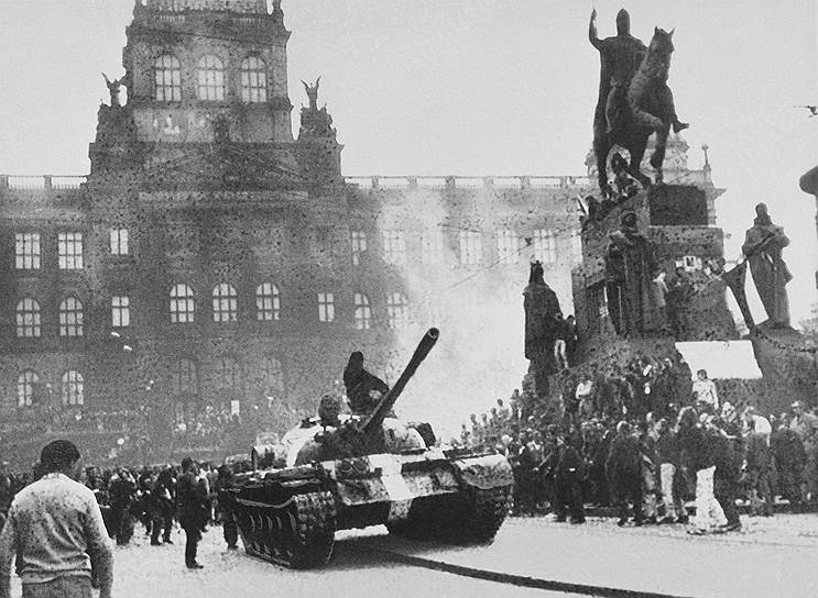 После того как Дубчек пошел на условия, поставленные ему правительствами стран социалистического блока, на территории Чехословакии остались пять советских дивизий. Такая ситуация продолжалась до 1991 года  