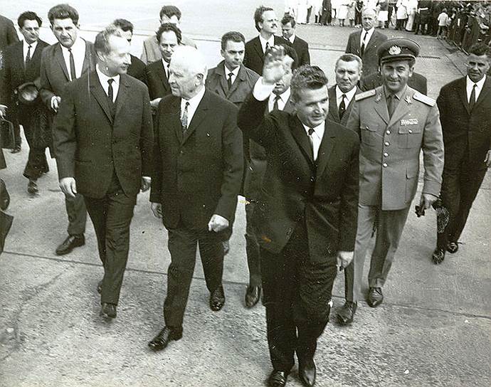 29 июля — 1 августа 1968 года состоялась встреча в Чьерне-над-Тисой с участием  Политбюро ЦК КПСС и Президиума ЦК КПЧ вместе с президентом Людвиком Свободой (слева), которые поддержали инициативу «братской помощи» соцстран 