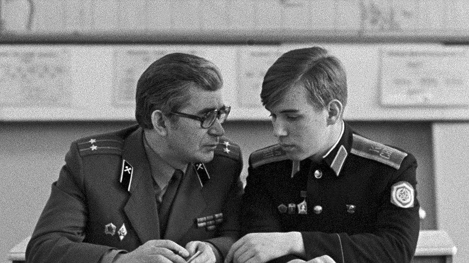 Первые училища открылись в 1943 году. В основном там учились дети тех, кто погиб на фронте. За годы существования из стен СВУ вышло более тысячи генералов и десятки тысяч офицеров. Многие из них получили звания Героев Советского Союза и России  