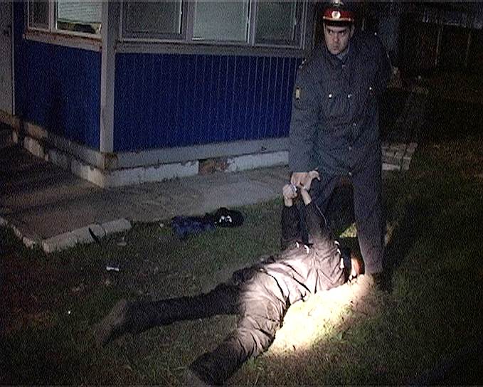 Помазун был задержан 24 апреля. При этом он напал на полицейского Юрия Седых, осуществляющего задержание. Майор Седых получил от Сергея Помазуна четыре ножевых ранения. 