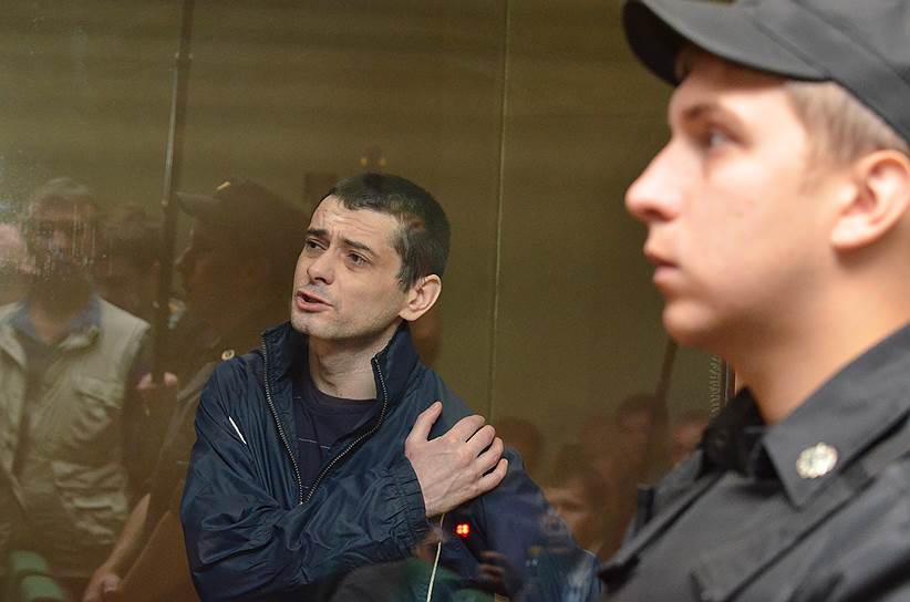 22 апреля 2013 года Сергей Помазун расстрелял шестерых человек на Народном бульваре в центре Белгорода. Он зашел в оружейный магазин «Охота» с отцовским карабином «Вепрь», который перед этим выкрал дома из сейфа. В «Охоте» он убил двух продавцов — Игоря Малыхина и Александра Иваськова, а также находившегося в помещении Михаила Шамшурина, помощника владельца магазина Евгения Антонова. После этого Сергей Помазун забрал два карабина «Тигр» и патроны к ним. Выйдя из магазина, он застрелил еще троих прохожих, включая двух девушек — Алину Чижикову и 16-летнюю Софию Гуцуляк 