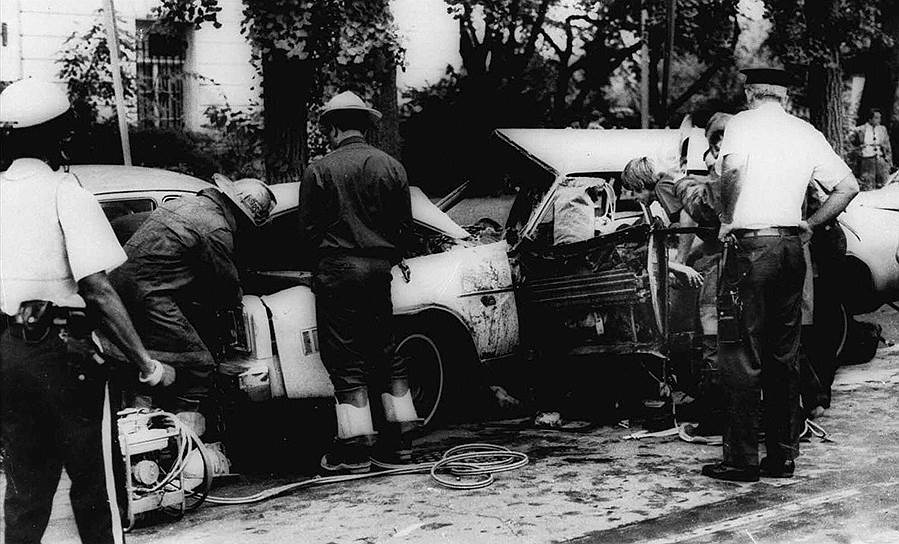 В 1974 году в Чили был создан разведывательный орган (ДИНА), который занимался, в том числе, физическим уничтожением противников диктаторского режима Аугусто Пиночета. Так, в 1976 году агенты ДИНА в Вашингтоне убили бывшего министра обороны Чили Орландо Летельера
