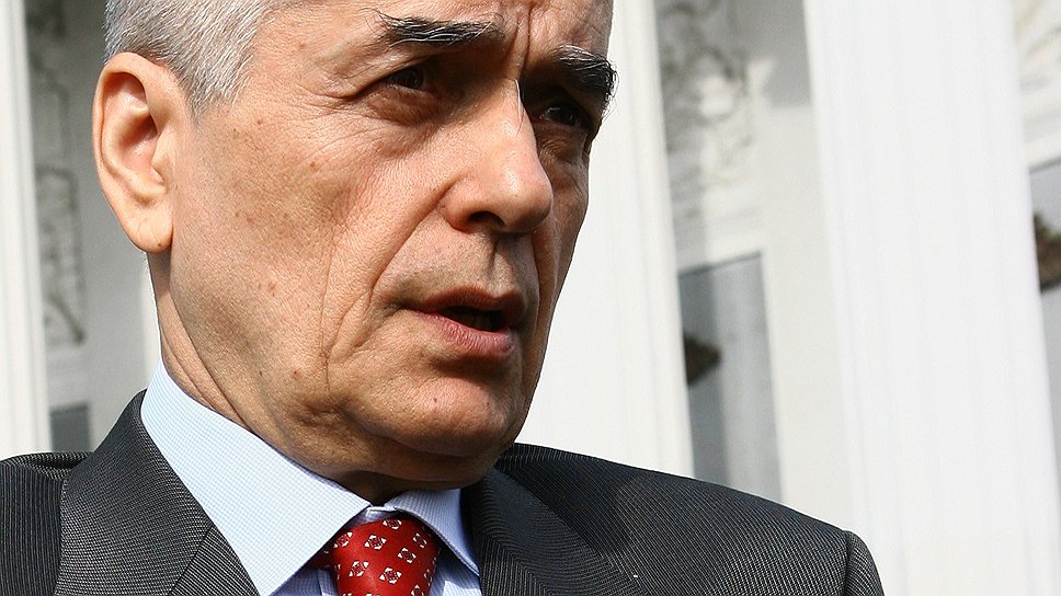В 2006 году запрету подверглись и молдавские вина, как продукция ненадлежащего качества: «Оно (вино) уже не представляет никакого интереса и, видимо, может быть использовано только для других целей. Не знаю, заборы красить или что там еще можно делать этим спиртосодержащим раствором», —  сообщил Геннадий Онищенко 