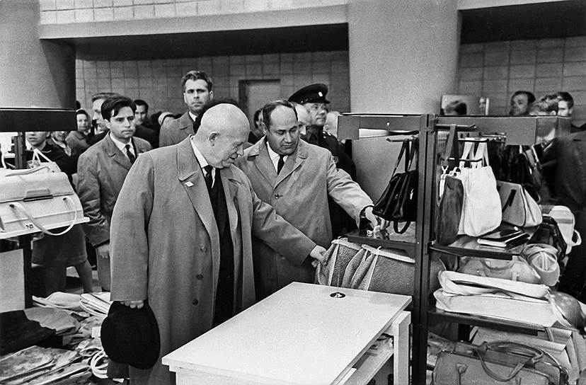 В сентябре 1964 года, когда Хрущев собрал совещание по изменению системы планирования, из доклада, подготовленного им вместе с ближайшими соратниками, большинство опытных управленцев ничего понять не могли. Ясной мыслью было то, что планировать нужно на восьмилетку. А тем временем, как говорилось на заседании президиума ЦК КПСС, нехватка средств на все предложенные Хрущевым проекты достигла астрономических размеров — 78 млрд руб. 