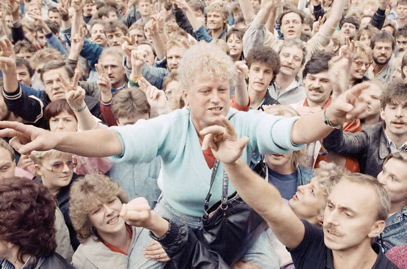 1989 год. В Лейпциге начались Понедельничные демонстрации. Протестующие требовали гражданских свобод и открытия границ ГДР 