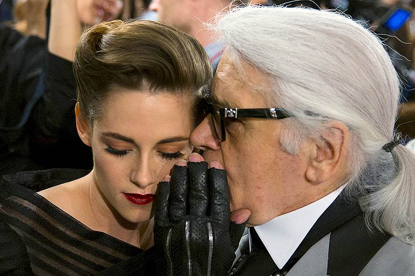 В 2015 году Chanel опубликовал короткометражный фильм Карла Лагерфельда о Коко Шанель «Раз и навсегда» (Once and Forever). Молодую Коко сыграла звезда «Сумерек» Кристен Стюарт (на фото)