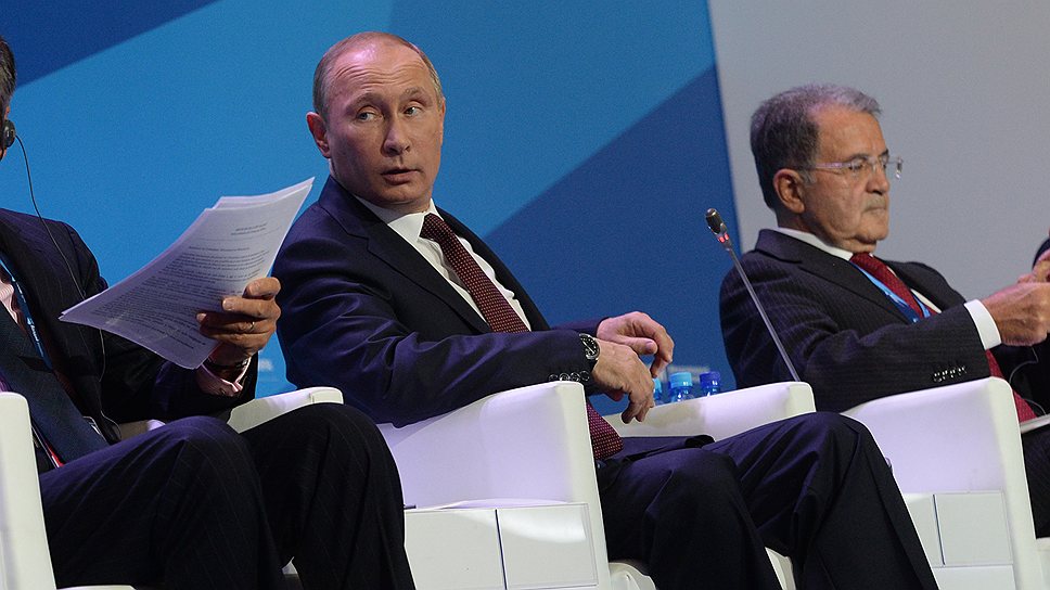 19 сентября. Владимир Путин заявил на заседании международного дискуссионного клуба «Валдай», что не исключает своего участия в президентских выборах в 2018 году. Президент также высказался за амнистию для фигурантов «болотного дела»