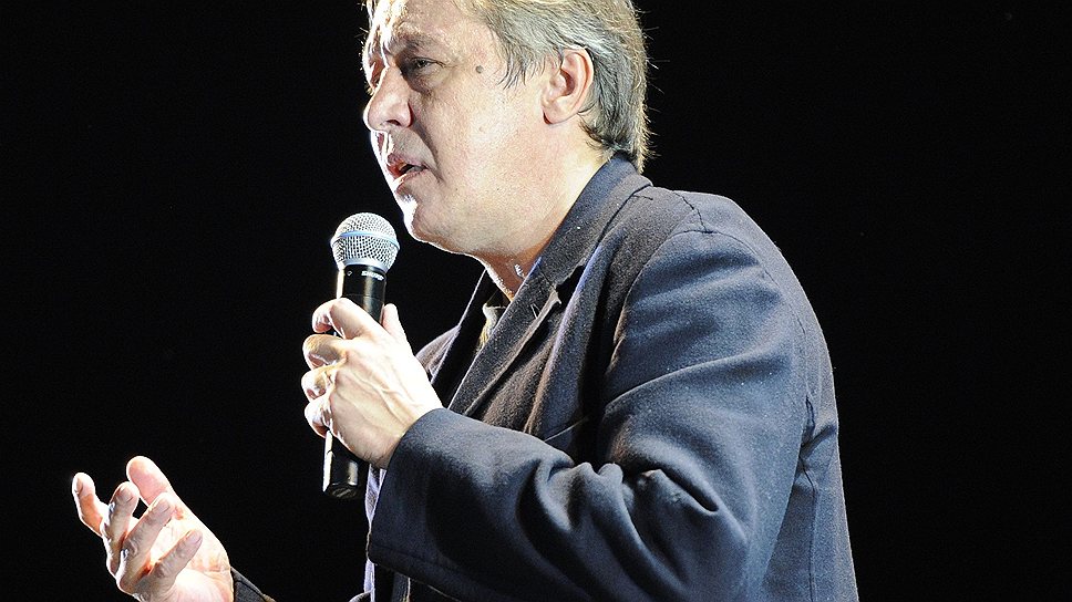 Ведущий концерта Михаил Ефремов зачитывал показания свидетелей по «болотному делу», собранные комиссией по общественному расследованию событий 6 мая: «Никто не знал, что делать, а толпа прибывала и сгущалась. Мы подошли к полковнику и спросили, куда нам можно пройти, на что получили издевательский ответ: "Да куда хотите"» 