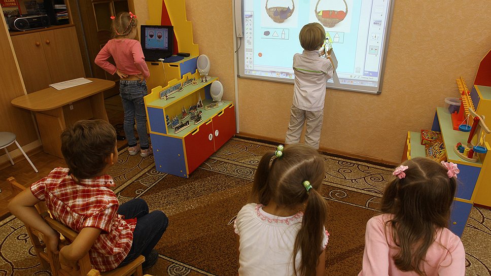 Кроме детских садов в системе детских дошкольных учреждений СССР действовала и  система детских «примитивов» — площадок, комнат, открытая в основном в деревнях и мелких поселках  