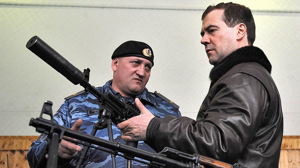 Одним из самых известных подразделений ОМОНа является «Зубр», созданный в 2006 году на базе существовавшего с 1988 года ОМОН ГУВД по Московской области. Отряд подчиняется непосредственно министру внутренних дел России. В 2011 году на тот момент президент РФ Дмитрий Медведев посетил базу «Зубра» в Щелково