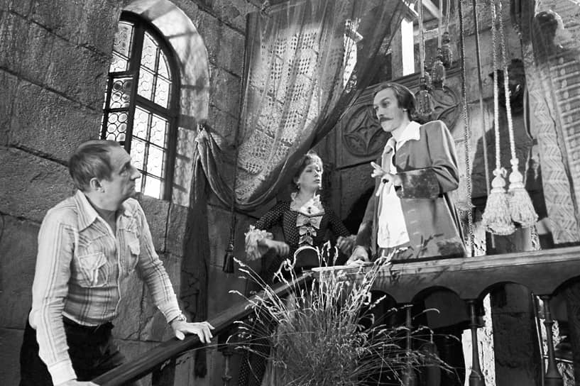 Также занимался кинорежиссурой. Поставил фильмы: «12 стульев» (1976), «Обыкновенное чудо» (1978), «Тот самый Мюнхгаузен» (на фото, 1979), «Дом, который построил Свифт» (1982), «Формула любви» (1984) и другие 