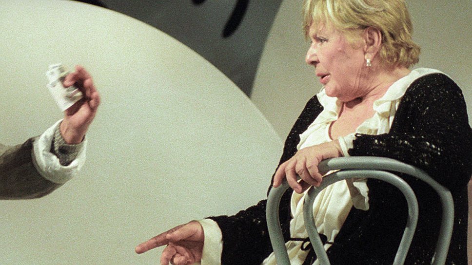 Первой актрисой труппы Ольга Аросева стала в начале 1990-х годов. Она сыграла множество ярких ролей: Миссис Бэнкс — «Босиком по парку», мадам Розпетл — «Папа, папа, бедный папа!..», Памела Кронки — «Как пришить старушку», главные роли в спектаклях «Неаполь — город миллионеров», «Афинские вечера», «Мадлен и Моисей», Екатерина Кондратьевна — «Вышел ангел из тумана» (пьеса была специально написана для Ольги Аросевой), «Нам все еще смешно», Мать — «Ни сантима меньше»  