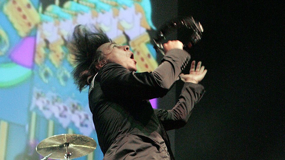 «Если задуматься, мне группа Kiss всегда была более интересна, чем Александр Сергеевич Пушкин» Свой первый музыкальный коллектив — «Бони Пи» — Илья Лагутенко основал еще в детстве. А в 1983 году появилась рок-группа «Муми Тролль», позднее переименованная в «Мумий Тролль»