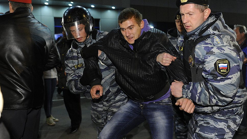 Участники акции прошли от станции метро «Пражская» до станции метро «Южная»   