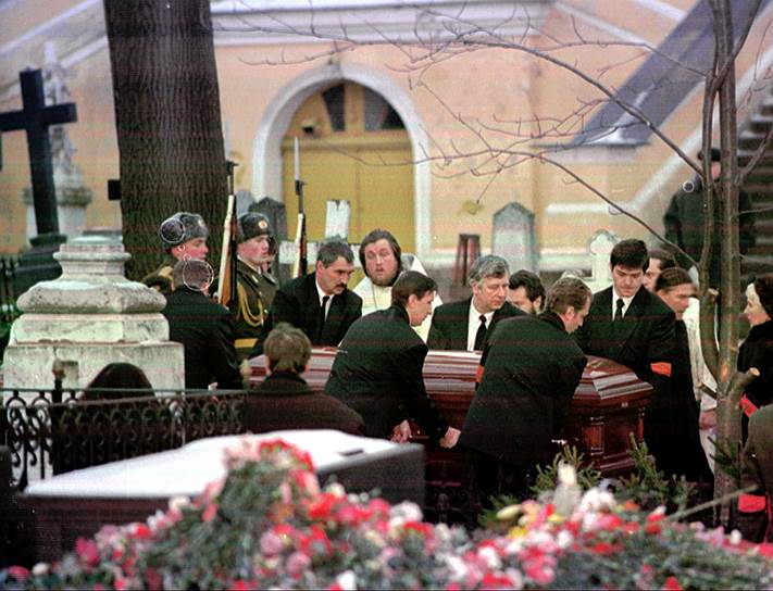 Галина Старовойтова была похоронена на Никольском кладбище Александро-Невской Лавры в Санкт-Петербурге. В 2006 году на Суворовском проспекте также был открыт памятник Старовойтовой, а сквер, на котором он расположен, назван ее именем. В 2007 году правительство Санкт-Петербурга учредило стипендию имени Галины Старовойтовой для студентов гуманитарных факультетов