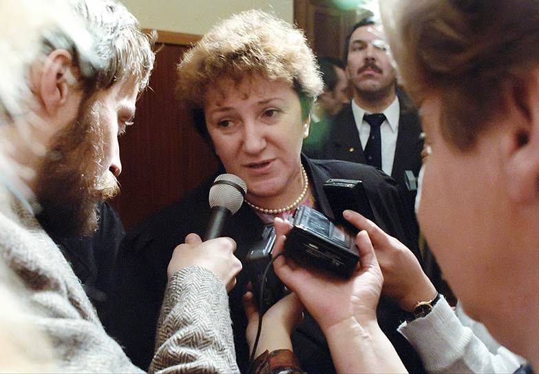 С июля 1991 по ноябрь 1992 года Галина Старовойтова была советником президента РСФСР Бориса Ельцина по вопросам межнациональных отношений. В октябре 1993 года возглавила лабораторию этнополитических проблем в Институте экономических проблем переходного периода