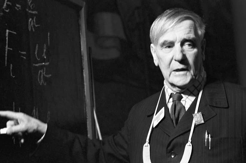 1978 год. Нобелевская премия по физике присуждена советскому ученому Петру Капице «за его базовые исследования и открытия в физике низких температур» (главным образом, за открытие явления сверхтекучести жидкого гелия, а также за авторство термина «сверхтекучесть») 