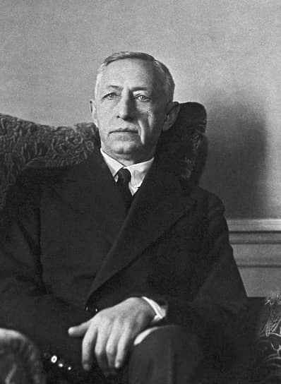 1933 год. Нобелевская премия по литературе присуждена писателю и поэту Ивану Бунину «за строгое мастерство, с которым он развивает традиции русской классической прозы». В своей речи на церемонии награждения Бунин отметил смелость шведской академии, оказавшей честь писателю-эмигранту (поэт эмигрировал во Францию в 1920 году) 