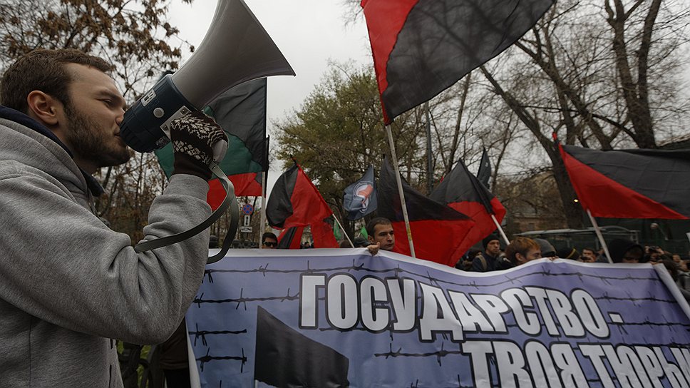 Однако столичные чиновники заявили, что в субботу такая масштабная акция создаст в городе пробки, а также признали саму заявку недействительной, так как в ней марш ошибочно был назван митингом 