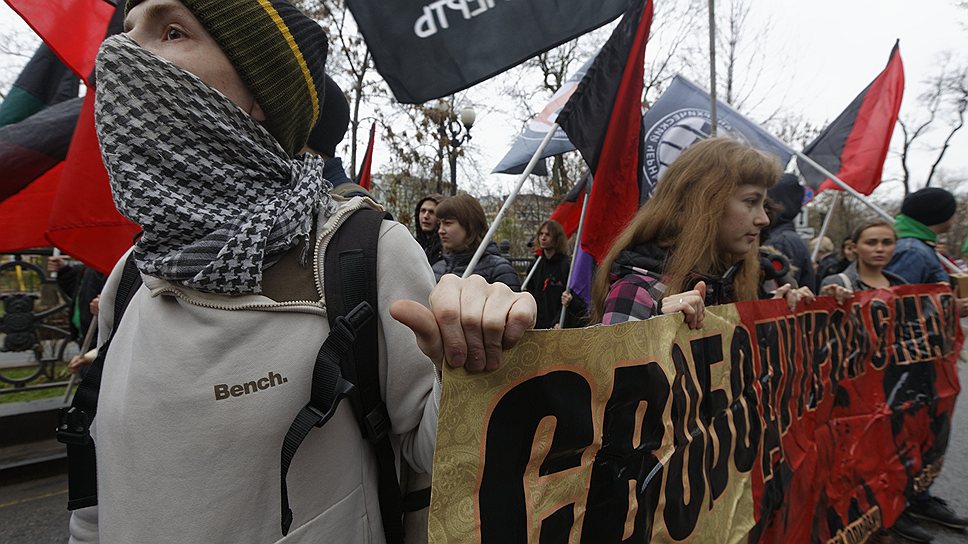 Еще до начала шествие активисты собирали подписи в поддержку «узников 6 мая» 