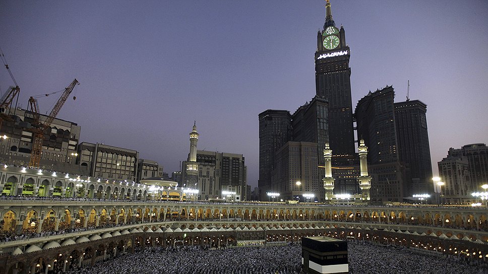 Самая высокий отель и второй по высоте небоскреб Makkah Clock Royal Tower был построен в Мекке. Строительство гостиницы, способной принять 100 тыс. паломников, завершилось в 2012 году 