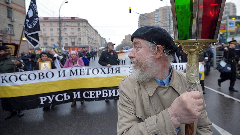 Участники «Царского русского марша» открыли шествие исполнение «Боже, царя храни»