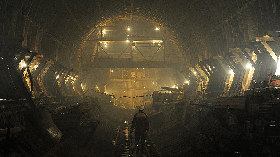 На строящейся станции «Петровско-Разумовская» из-за близости грунтовых вод очень влажный воздух, поэтому в некоторых туннелях висит туман, и создается впечатление, что ты не на Земле, а где-то в космосе, на корабле «Чужих» 