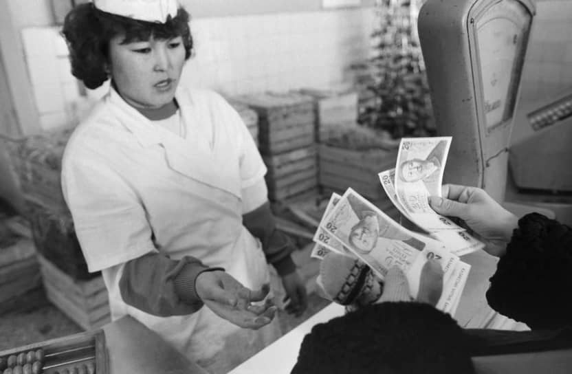 1993 год. Казахстан ввел собственную национальную валюту — тенге 