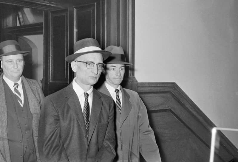 1957 год. Суд США приговорил Рудольфа Абеля к 32 годам заключения за шпионаж в пользу СССР 