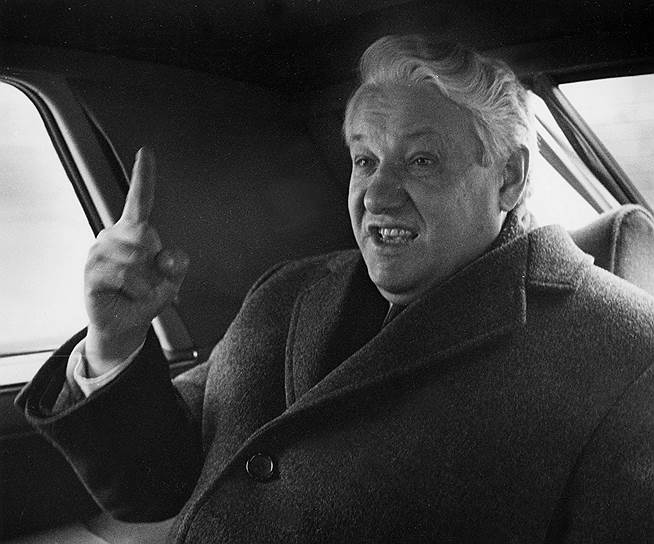 1991 год. Президент РСФСР Борис Ельцин подписывает пакет из десяти указов и правительственных постановлений о переходе России к рыночной экономике 
