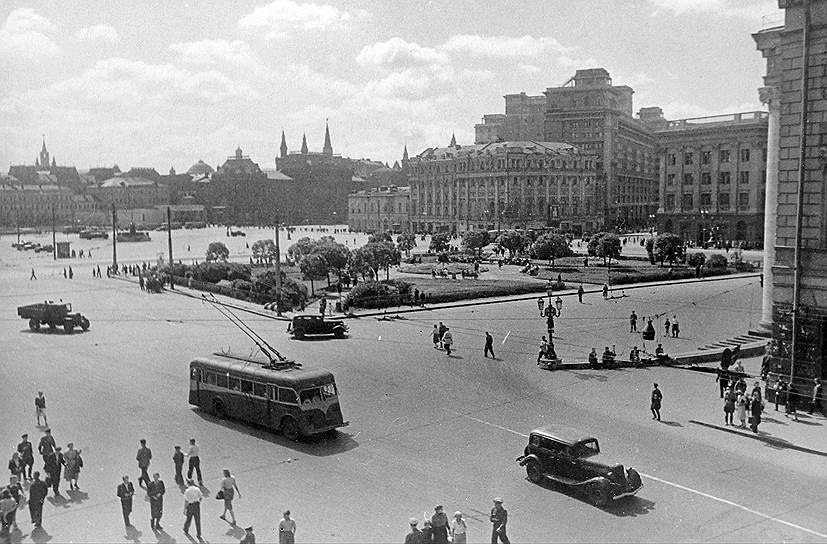1933 год. В Москве началось регулярное движение троллейбусов 