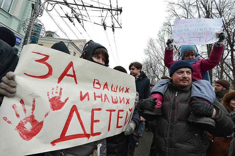 В конце 2012 года по инициативе уполномоченного по правам ребенка Павла Астахова Госдума приняла закон, запретивший гражданам США усыновление детей из России. Поводом стала смерть двухлетнего Димы Яковлева, усыновленного американцами, которого его приемный отец забыл на заднем сиденье машины в жару 