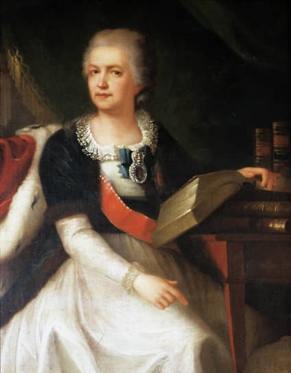 1783 год. Екатерина Дашкова сразу после назначения президентом Российской академии немедленно приступила к работе над словарем русского языка и придумала букву «ё» с двумя точками наверху 