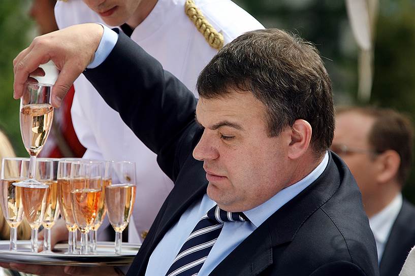 6 марта 2013 года бывший министр обороны России Анатолий Сердюков был амнистирован органами следствия. Основанием стало то, что экс-глава Минобороны, обвинявшийся в халатности, допущенной при благоустройстве за армейский счет базы отдыха «Житное» в Астраханской области, подпадает под категорию защитников отечества