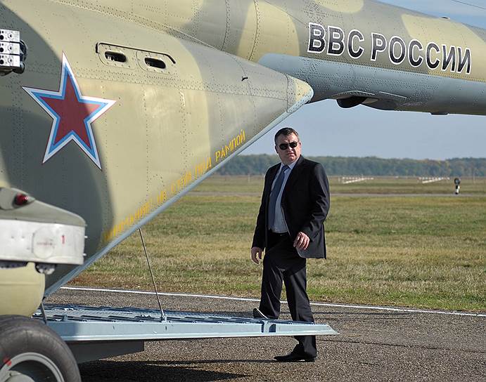 В октябре 2012 года появилась информация о крупном коррупционном скандале вокруг ОАО «Оборонсервис», сотрудники которого подозревались в махинациях при реализации непрофильных военных активов, в том числе здания «Мосвоенторга»