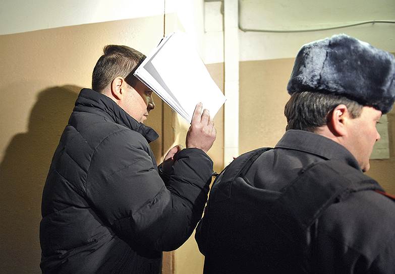Бывший генеральный директор склада Московского округа ВВС и гражданский муж Екатерины Сметановой Максим Закутайло был арестован 1 ноября 2012 года по подозрению в мошенничестве (позднее оба были освобождены под подписку о невыезде). К концу ноября ущерб от хищений СКР оценивал уже в 6,7 млрд руб. Дальнейшее расследование дела «Оборонсервиса» выявило 29 эпизодов хищения военной недвижимости, земель и акций крупных предприятий