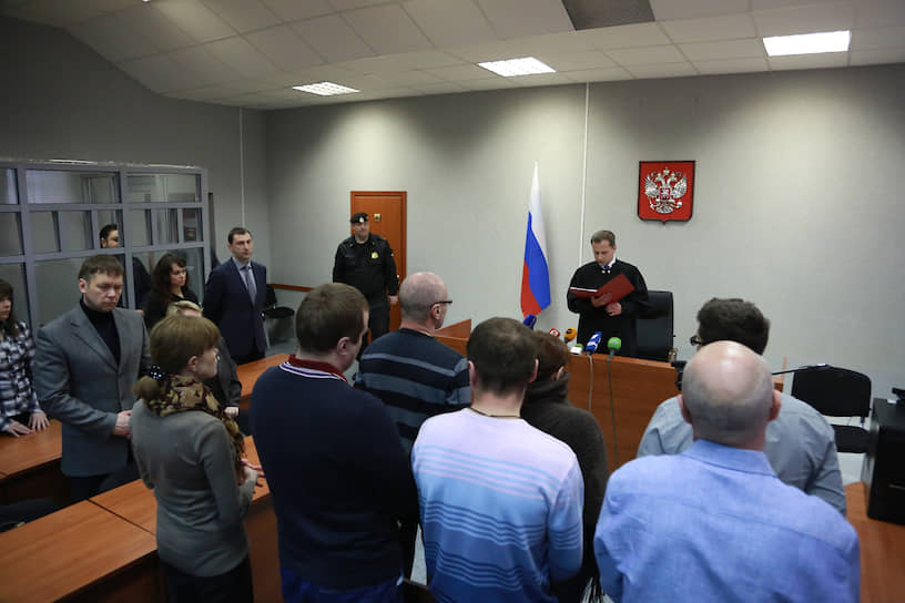 В ноябре 2013 года Пермский краевой суд вынес приговор фигурантам дела. Инспекторов Госпожнадзора Дмитрия Рослякова и Наталью Прокофьеву суд признал виновными в «халатности, повлекшей смерть двух и более лиц». Им было назначено пять и четыре года колонии-поселения соответственно. В июле 2015 года Росляков вышел на свободу по амнистии, о судьбе Натальи Прокофьевой не сообщалось. Их начальник, бывший заместитель руководителя ГУ МЧС по Пермскому краю Владимир Мухутдинов, осужденный за два эпизода злоупотребления полномочиями, отделался штрафом в 70 тыс. рублей. 21 февраля 2023 года скончался судья Дмитрий Вяткин (на фото в центре), вынесший приговор по делу о пожаре в «Хромой лошади»