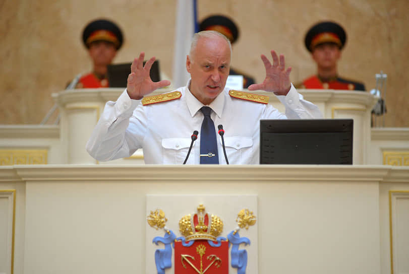 Председатель Следственного комитета РФ Александр Бастрыкин лично выехал на место преступления и осмотрел дом, в котором было совершено убийство. После этого он провел оперативное совещание, где подчеркнул, что поражен жестокостью совершенного преступления. Он потребовал расследовать дело как можно скорее и установить всех виновных