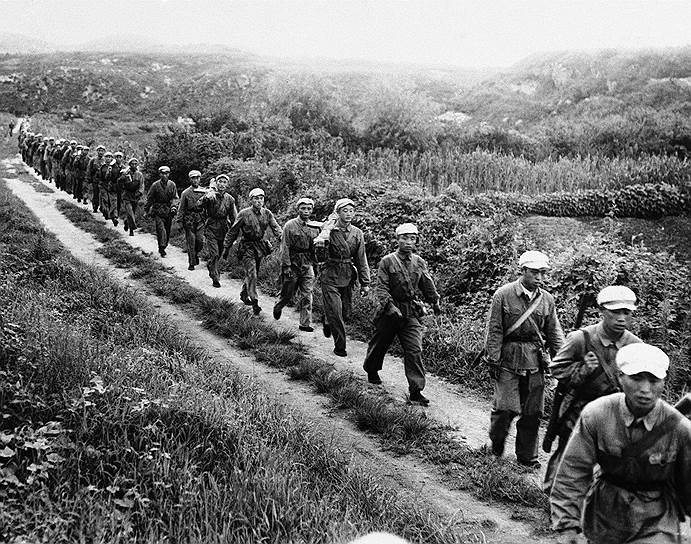 1950 год. Корейская война: китайская армия начала свое первое крупное наступление, следствием которого стало тяжелое поражение войск ООН
