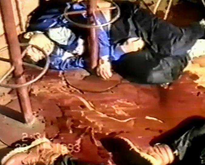 1993 год. Одна из самых жестоких бандитских разборок начала 1990-х годов — члены Слоновской ОПГ устроили расстрел в клубе завода «Рязсельмаш» в Рязани. Погибли 8, ранены 9 человек