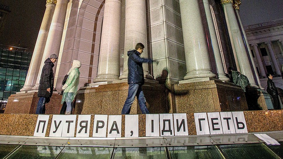 Участие в них приняли политики, среди них — лидеры оппозиции Арсений Яценюк, Виталий Клично и Олег Тягнибок 
