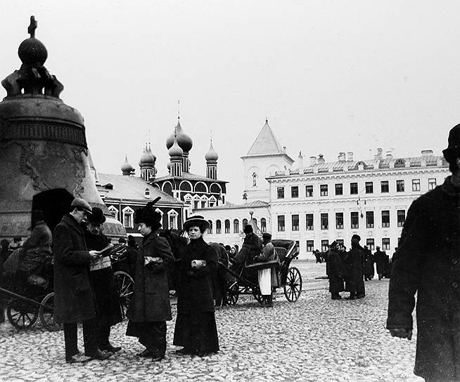 1735 год. После полутора лет подготовительных работ отлит Царь-колокол — памятник русского литейного искусства XVIII века